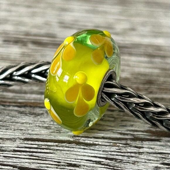 TROLLBEADS Yellow Green Flower Fern Unique LAA 925S NEW! - Picture 1 of 9
